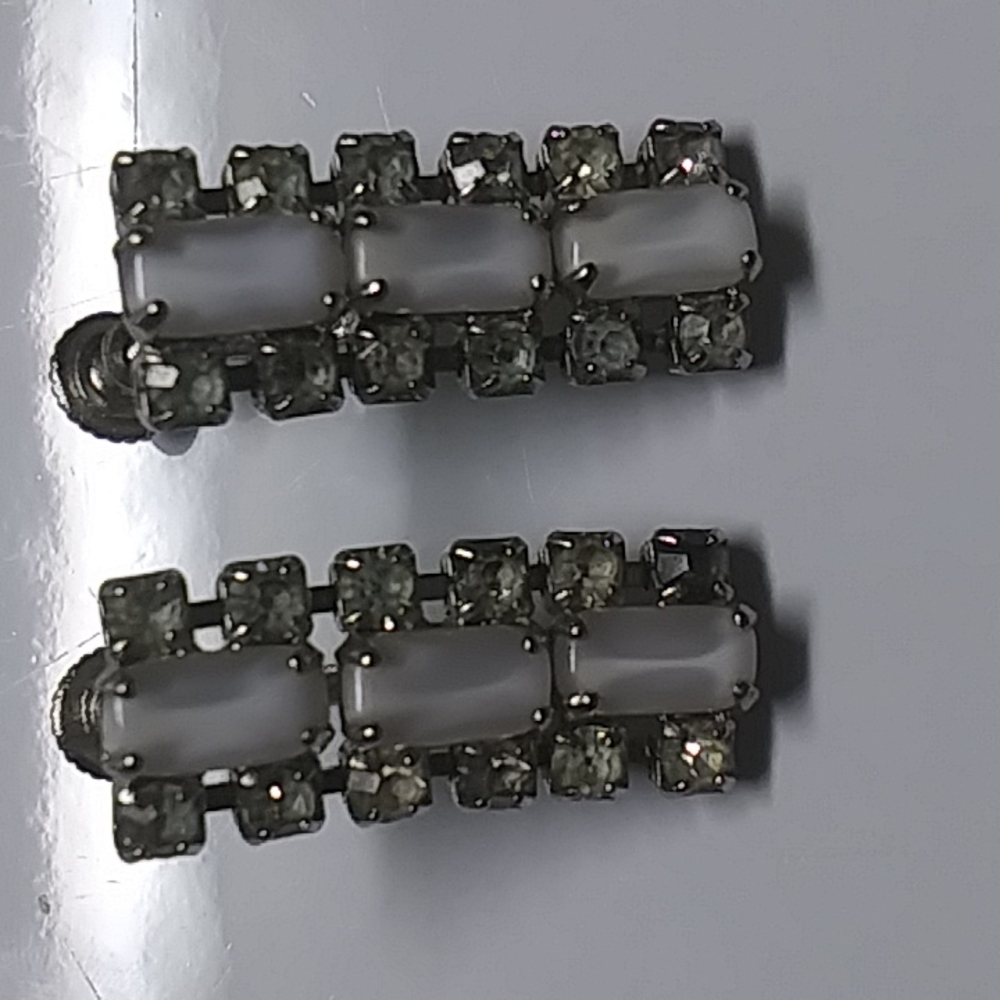 Silver plated screw in earrings. With CZ stoned a fake white cateyes stones.